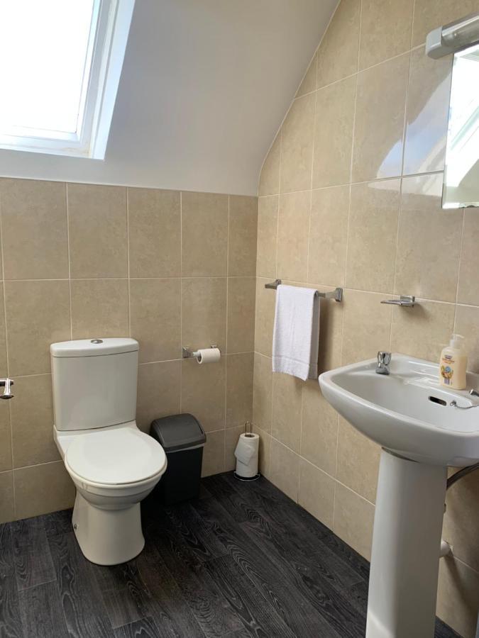 Апартаменты Newcastle Townhouse Голуэй Экстерьер фото