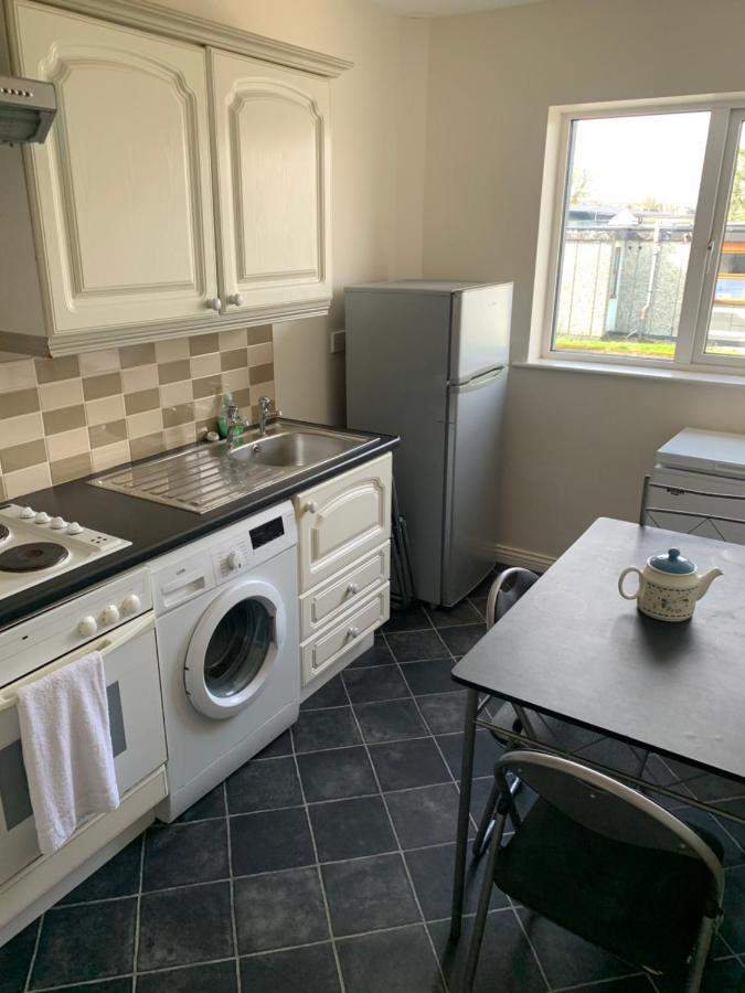 Апартаменты Newcastle Townhouse Голуэй Экстерьер фото