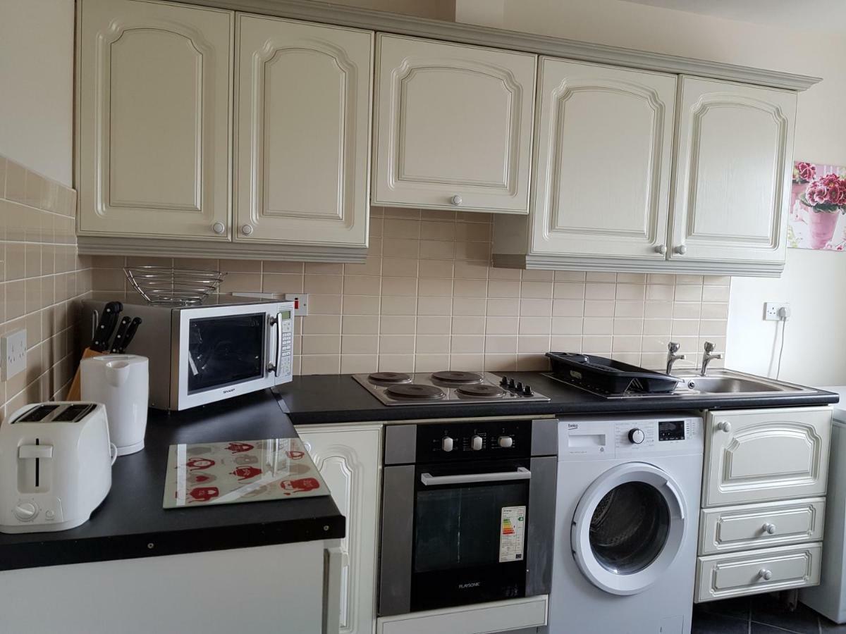 Апартаменты Newcastle Townhouse Голуэй Экстерьер фото